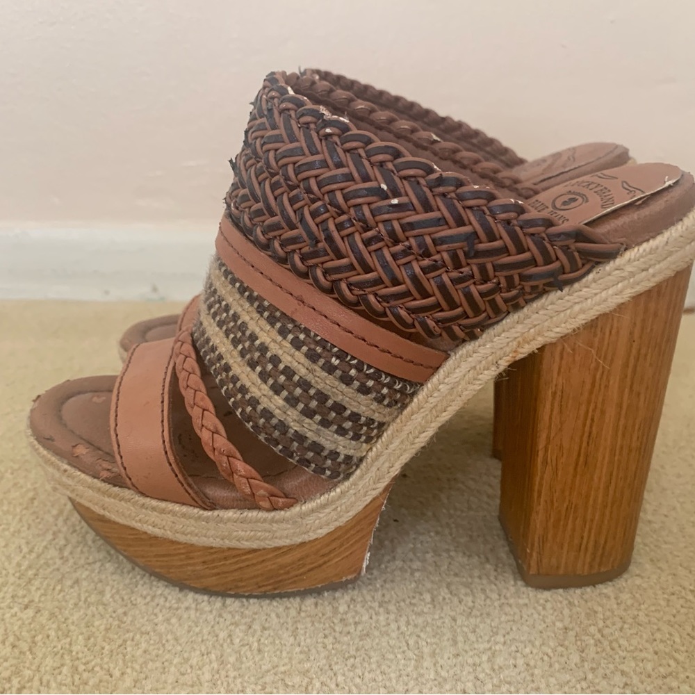 Lucky Brand platform sandals 5 inch heel - Size 7